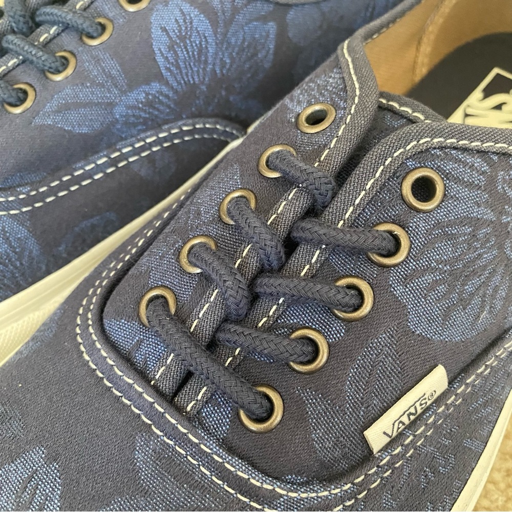 Vans production sample; men’s size 9